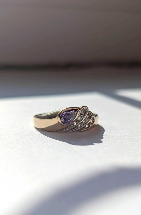 Złoty pierścionek z fioletowym kamieniem 585/2,50