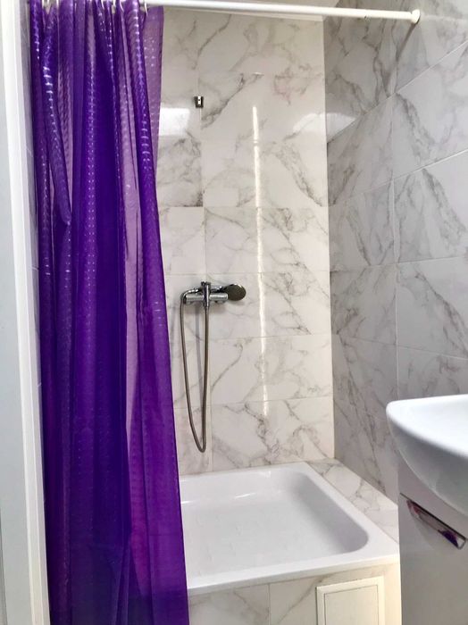 Квартира подобово, посуточно є різні варіанти. Центр.  Власник.