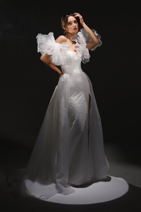 Нова колекція дизайнерських весільних суконь