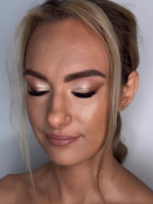 Makijaż/ Fryzura z dojazdem/ Zabiegi na włosy / Nanoplastia/ Botox/Keratynowe prostowanie/ Bioplastia/ Odbudowa włosów * gratis podcięcie koncówek