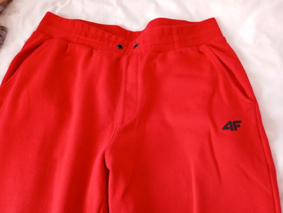 Spodnie dresowe 4f