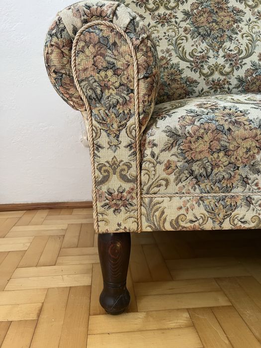 Kanapa w stylu secesyjnym