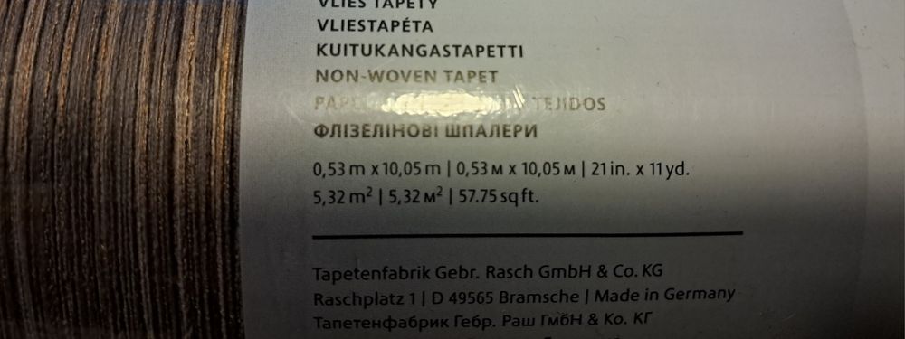 Tapety ścienne pozostałości z remontu