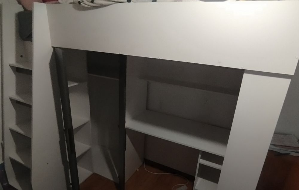 Łóżko piętrowe z biurkiem