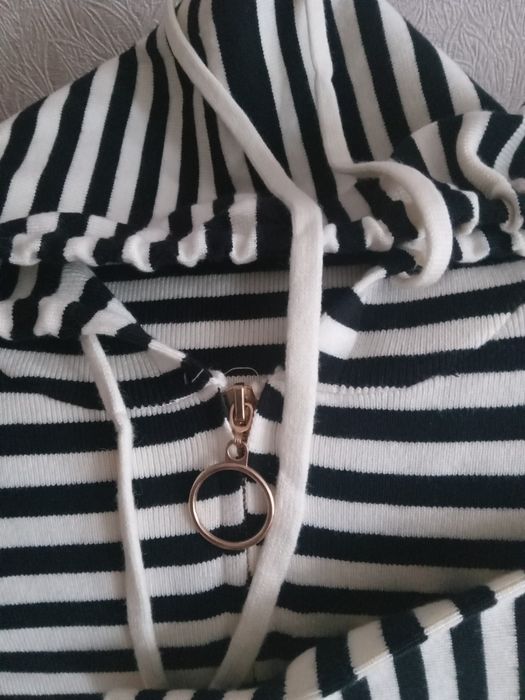 Продам женскую кофту