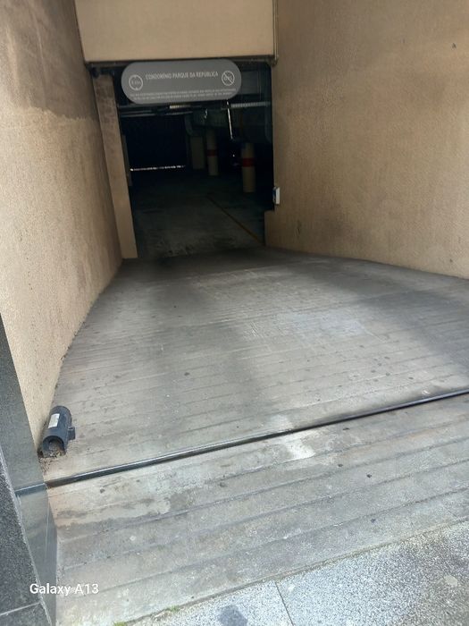 Alugo lugar de garagem  12m2. JUnto deAv República  em Gaia ,