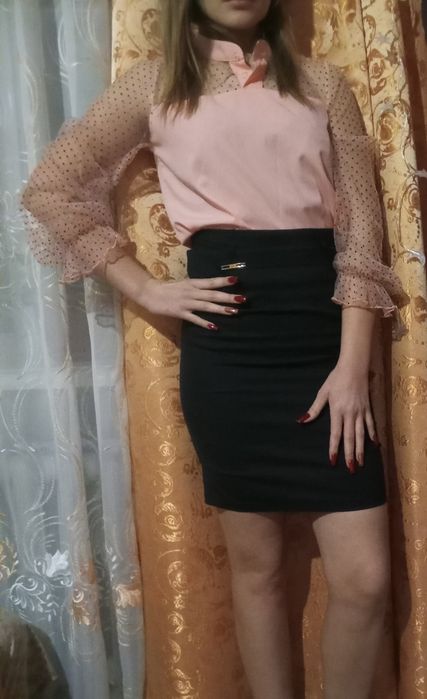 Елегантна блуза ніжно рожевого кольору з прозорими рукавами ліхтарикам