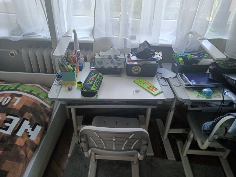 Biurko regulowane dziecięce x2 z krzesełkiem