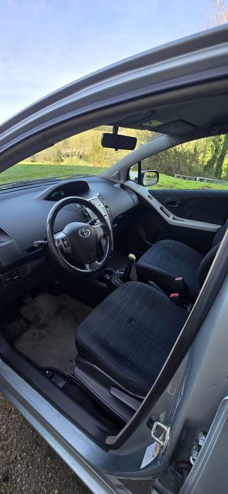 Toyota Yaris 1.0 VVTI  c/ar condicionado