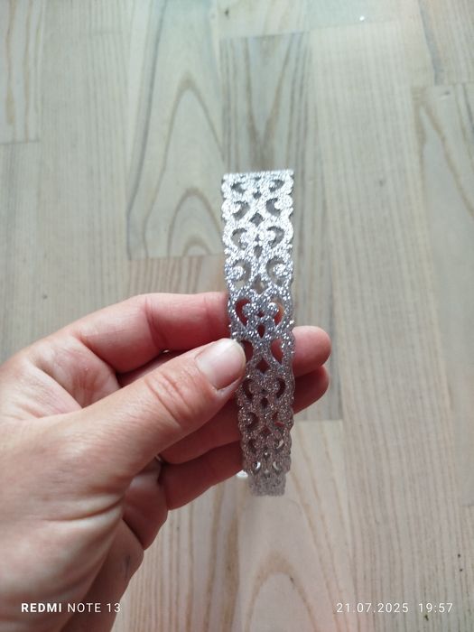 Srebrna brokatowa opaska ażurowa diadem korona