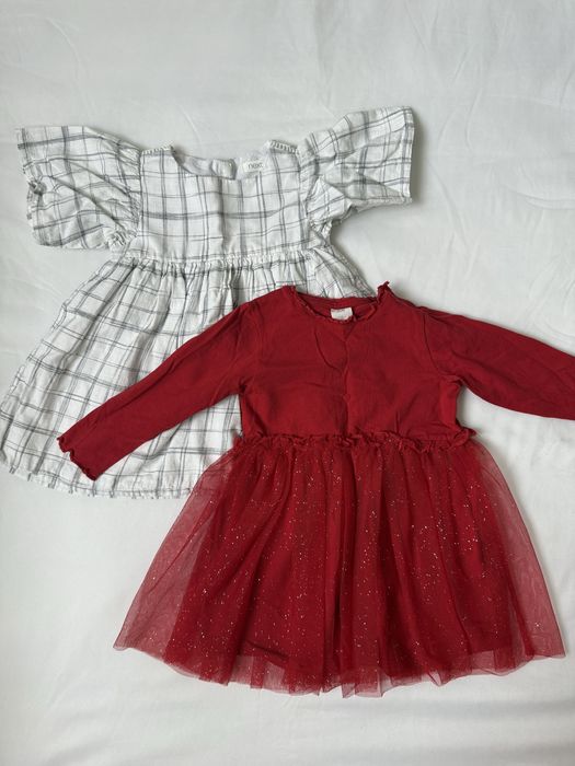 Zestaw sukienek biała w kratę i czerwona z tiulem  Marka NEXT, H&M  Rozmiar 74