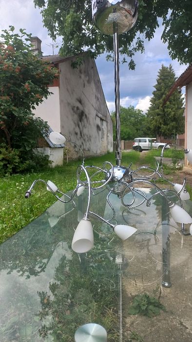 Люстра в вітальню