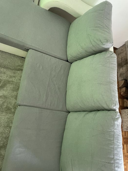 Sofá cinzento e branco