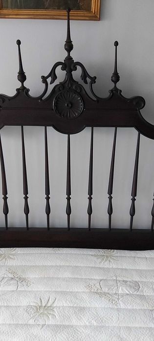 Cama de casal antiga