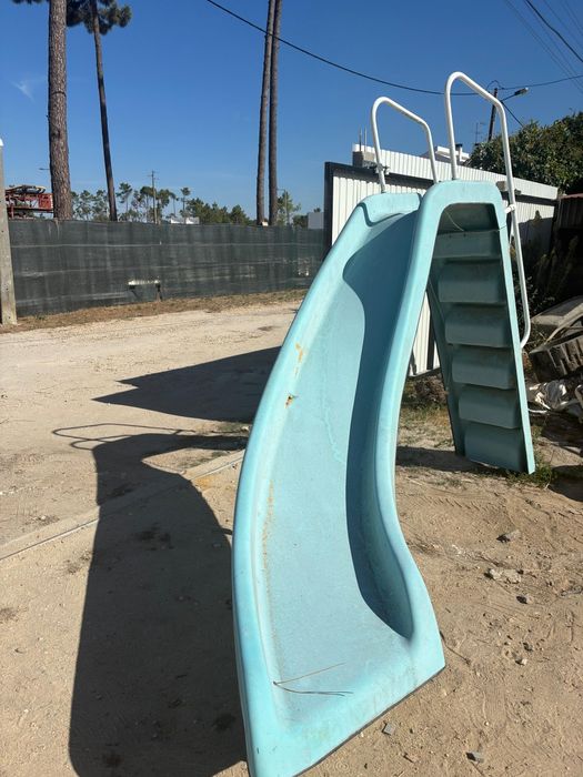 Escorrega piscina