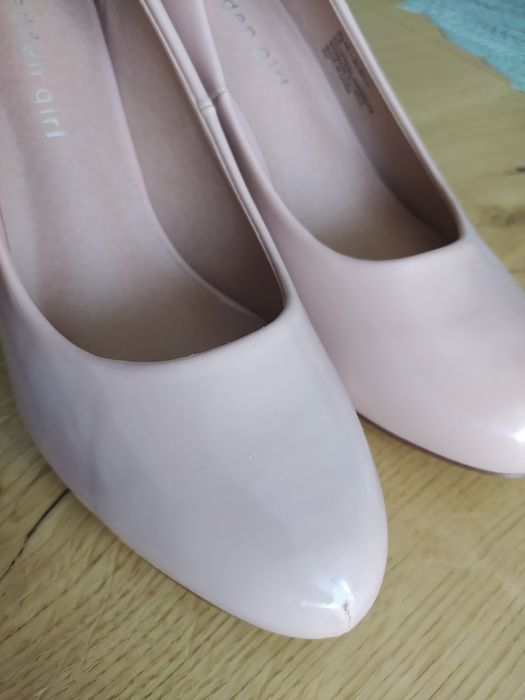 Buty damskie beżowe szpilki na 7,5 - 38