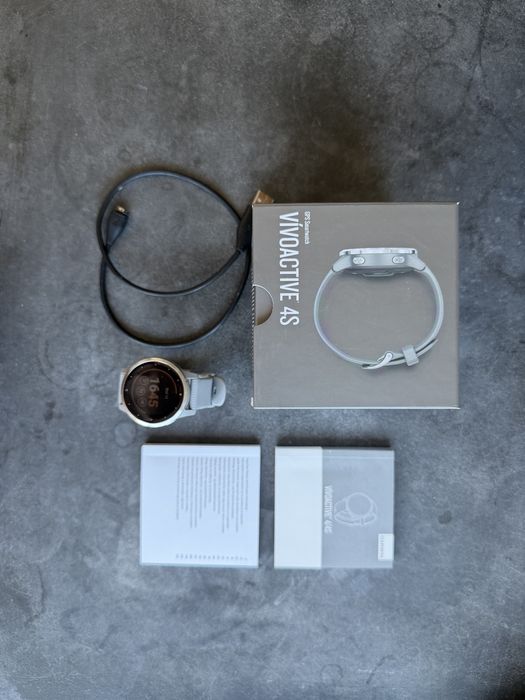 Garmin Vivoactive 4S Cinza