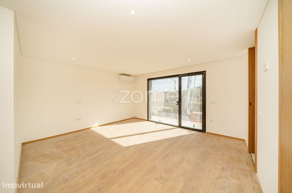 Moradia Gaveto T3 | Construção | Frossos-Braga | Amplo Espaço Exter...