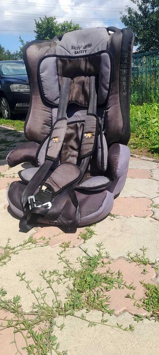 Продам дитяче крісло до автомобілля.