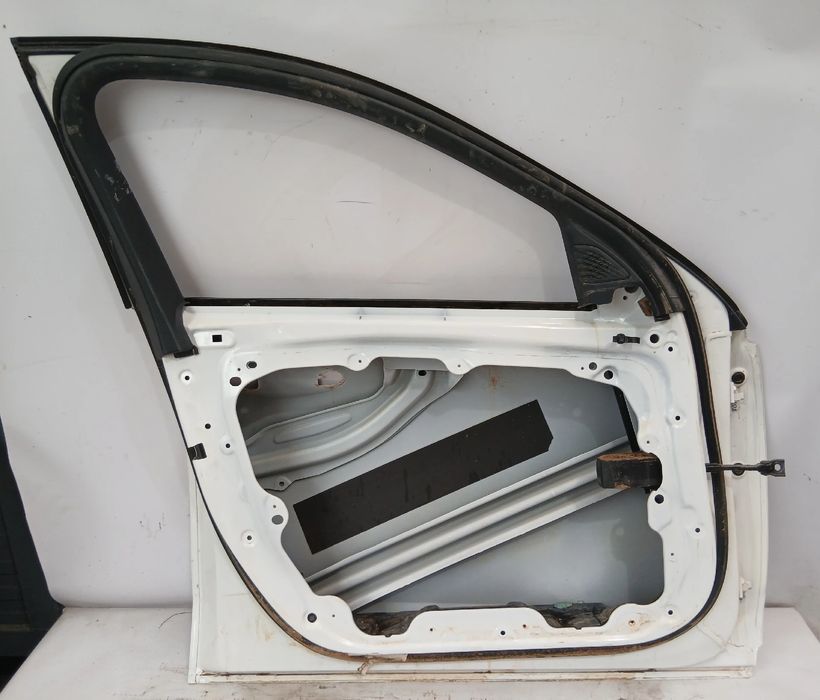 Porta frente esquerda MERCEDES-BENZ Classe C Carrinha (S206)