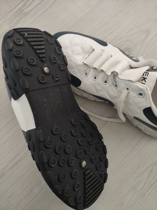 Buty skórkowe adidasy snikersy biało-grafitowe 41 sznurówki gumki