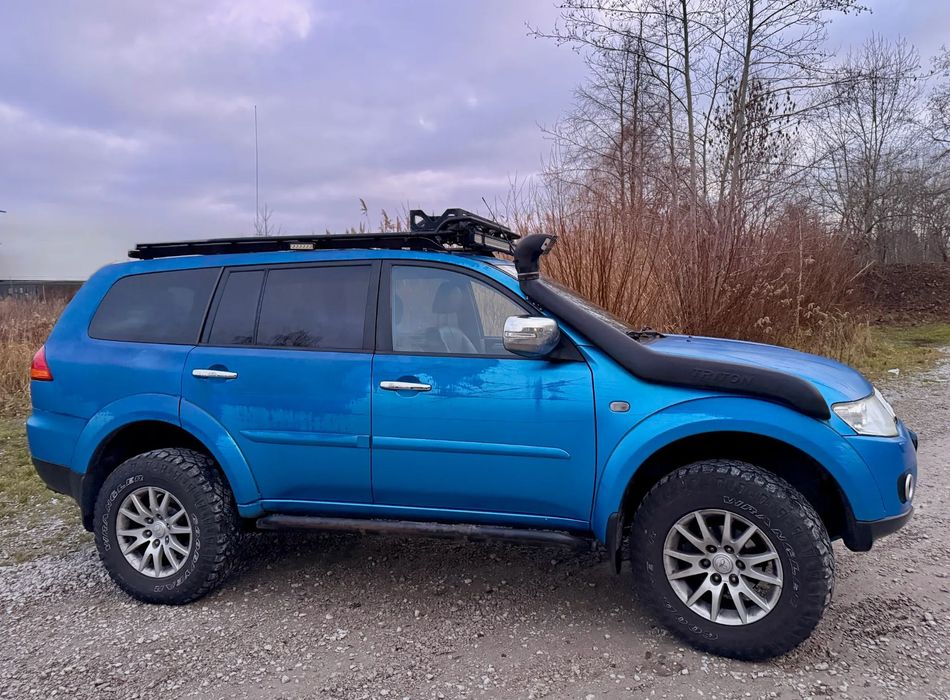 Mitsubishi Pajero Sport Mitsubishi Pajero Sport wyprawowy z bagażnikiem pod namiot