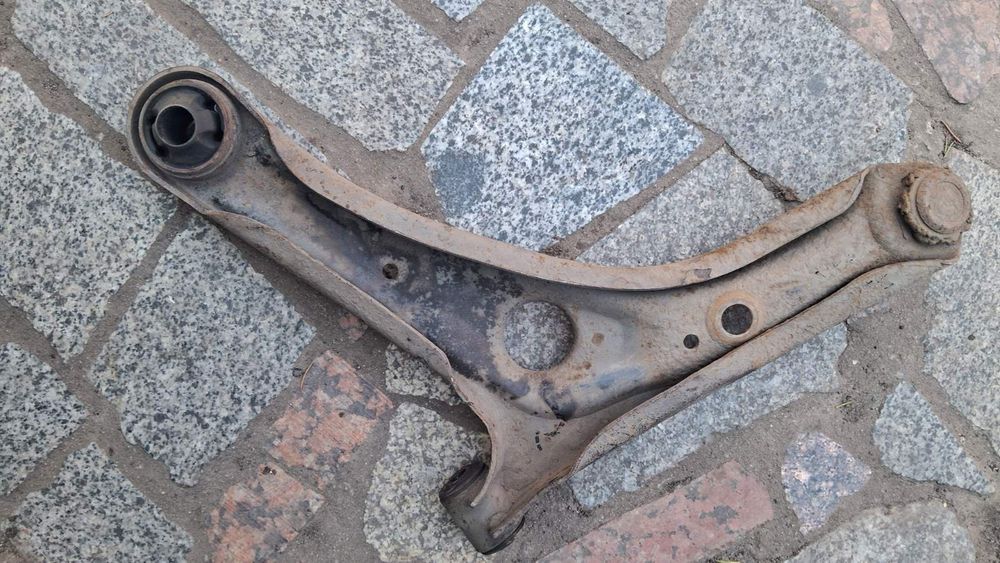 Рычаг на Джили мк передний левый и правый  500грн. За пару