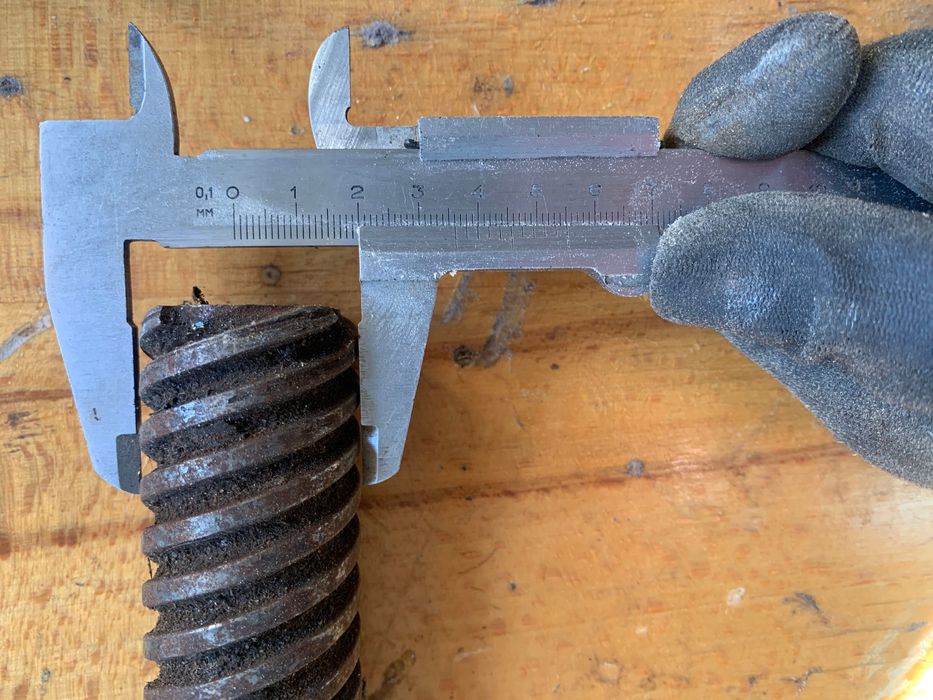 винт трапецеидальный