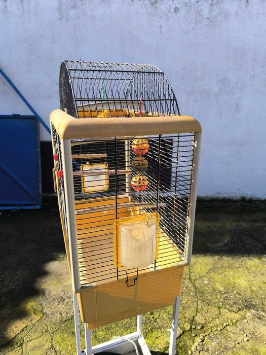 Gaiola grande para pássaros