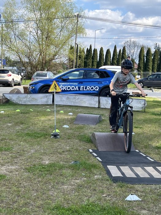 Atrakcje rowerowe , miasteczko , akademia pokazy rowerowe . Show na event