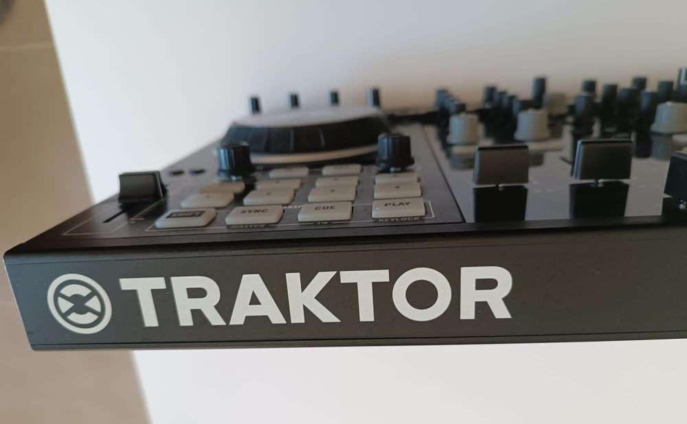 Traktor Kontrol S4 MK2 + Traktor Flightcase