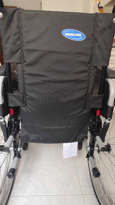 Cadeira de Rodas Manual Marca Invacare (como nova) ainda com caixa