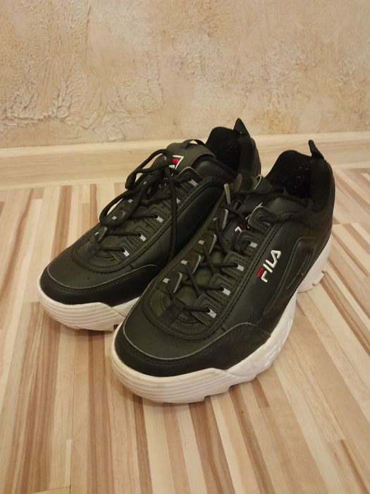 Czarno-białe buty FILA