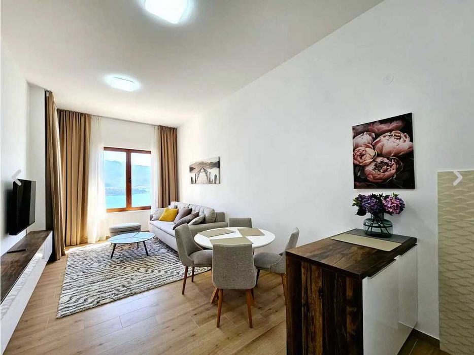 Просторная квартира 1+1 с панорамным видом на море в Будве Черногория