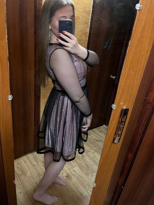 Продам нарядное блестящее платье 48 размер новое