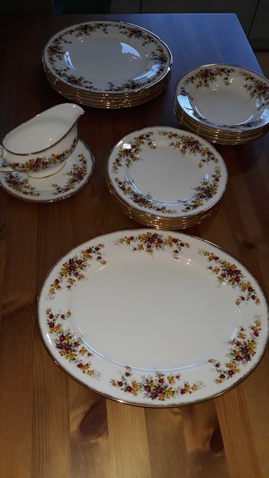 English porcelain tableware service, antiques