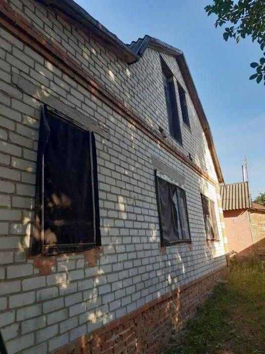 Гора. Продається цегляний будинок, недобудова.