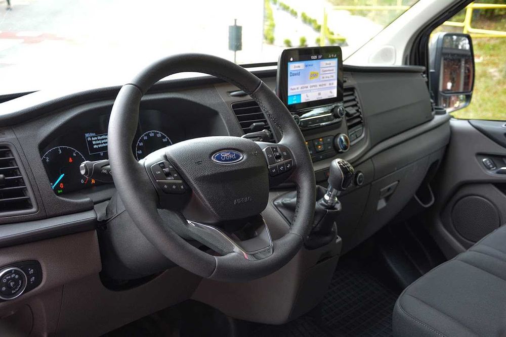 Wynajem busa | Wypożyczalnia BUS | 9 osób | Ford Transit Custom