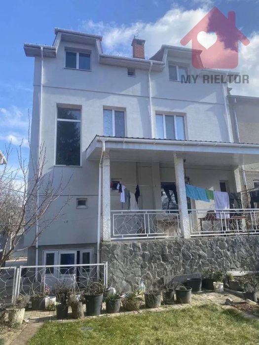 Продаж просторого будинку !