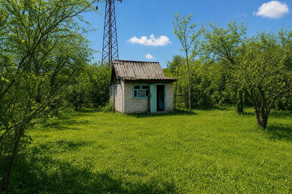 Дачный домик в тихом месте в городе