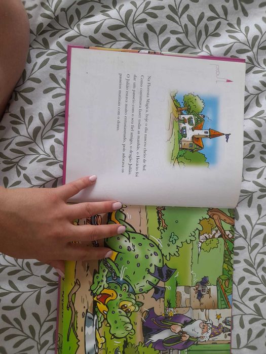 Livro "O Feiticeiro Horácio e a varinha mágica"