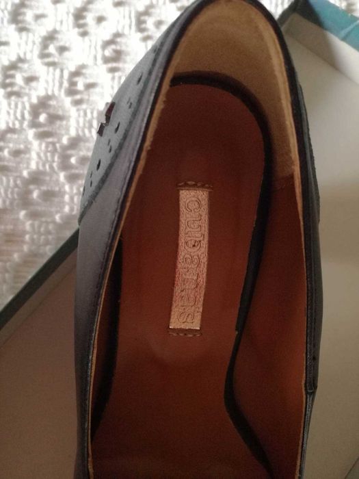 Sapatos de salto alto, em pele, azul petróleo