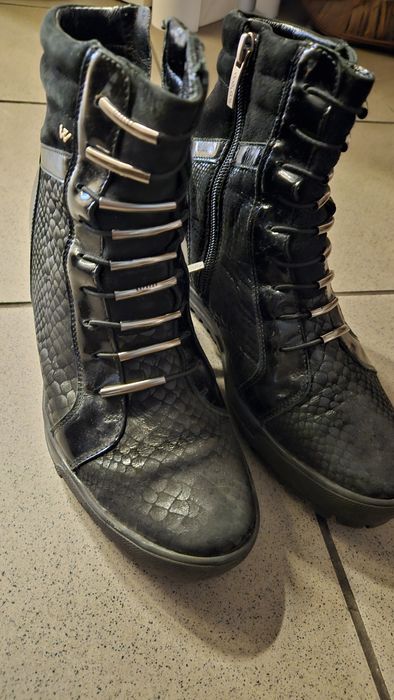 Botki na koturnie r.38 Wojas czarne