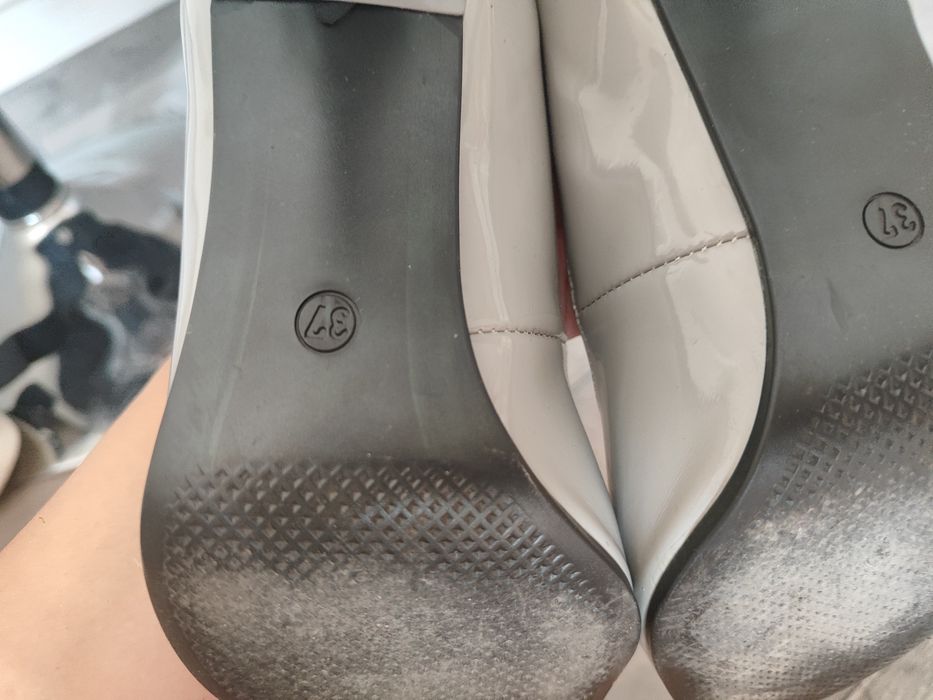 Buty na obcasie szare