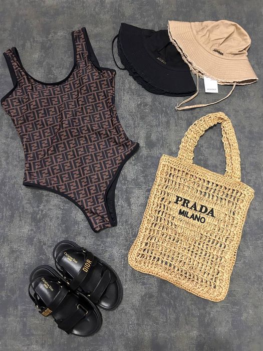 Купальник слитный ,бренд