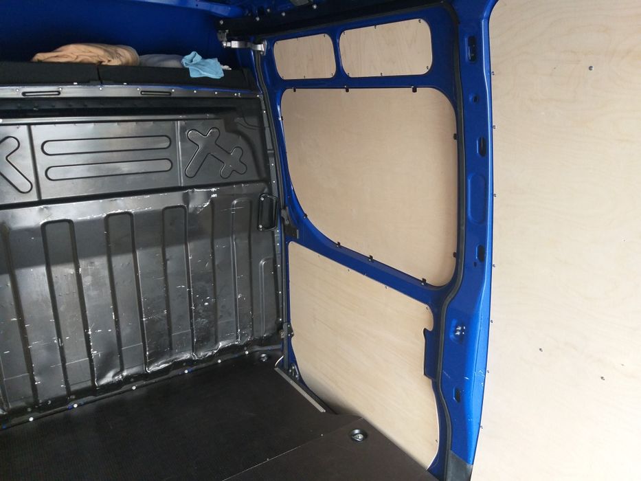 Zabudowa busa, zabudowy busów. Podłogi, boki, nadkola. IVECO daily