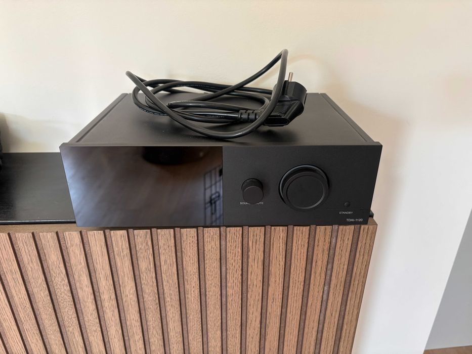 Pełny zestaw Hi-fi audio / Lyngdorf / Davis acoustics