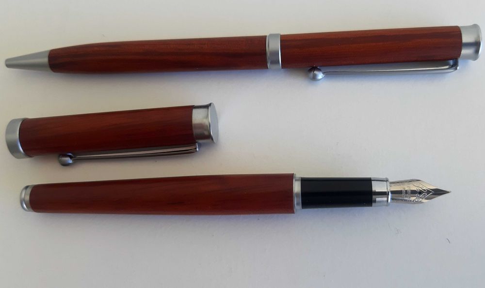 Conjunto Caneta de aparo e Esferográfica