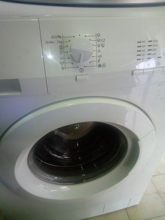 Maq. AEG (modelo LAVAMAT) de 7 KGS ,nova c/ garantia  180€