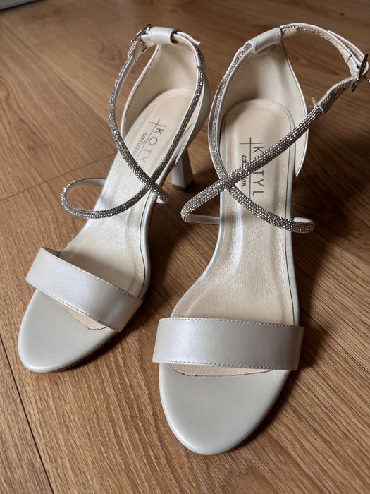 Buty ślubne kotyl